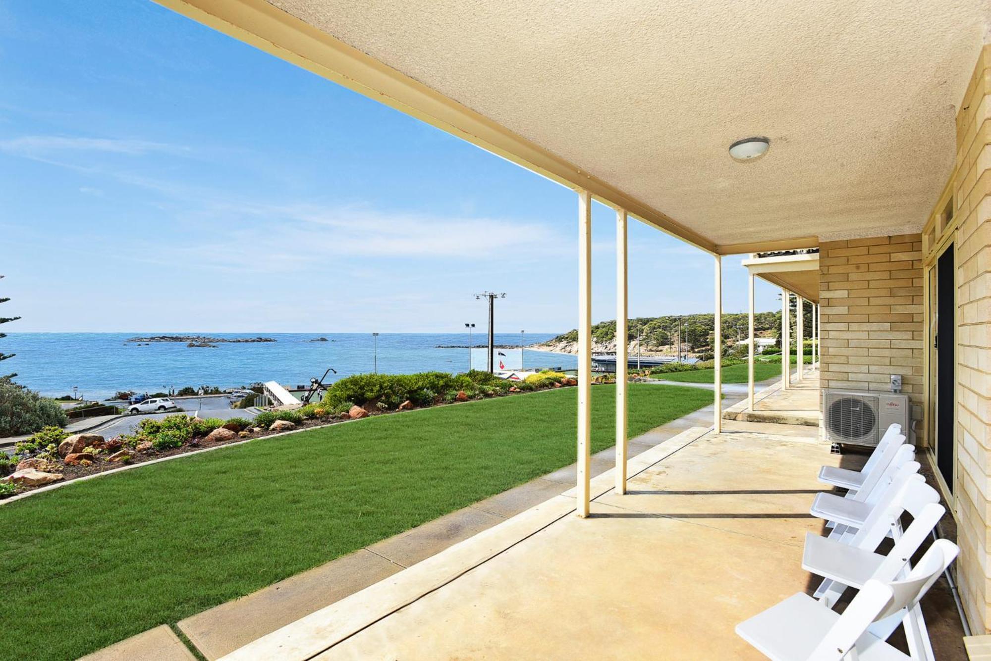 Dolphins Beachfront Apartment No 4 Port Elliot Eksteriør billede